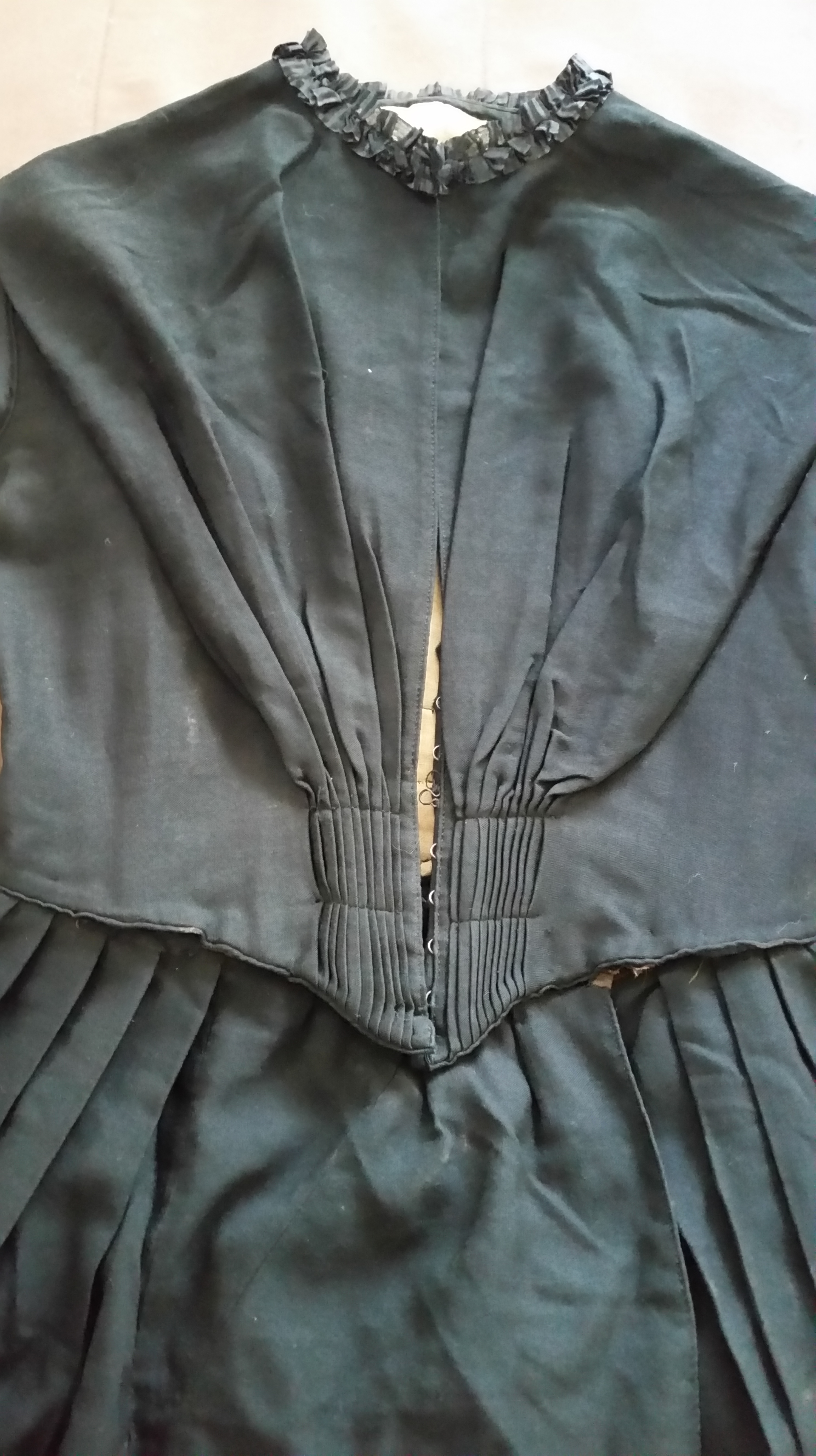 magnet i dag Koncession An Original 1840's Front Opening Fan Front Dress | It's All About The  Dresses!